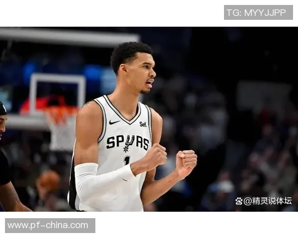 文班亚马持球遭遇包夹翻身强投未能绝杀比赛遗憾落败